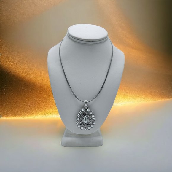 Silver Beaded Wire Corded Teardrop Necklace Elegant - Picture 6 of 6